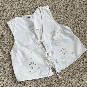 XL American Eagle Outfitters White Embroidered denim vest